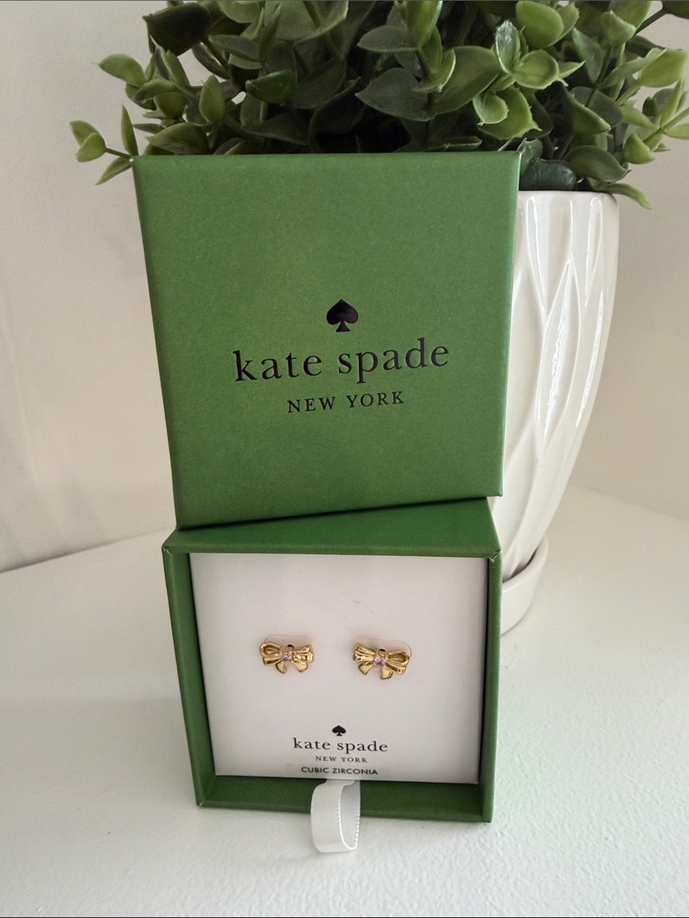 kate spade gold bow stud earrings in green box